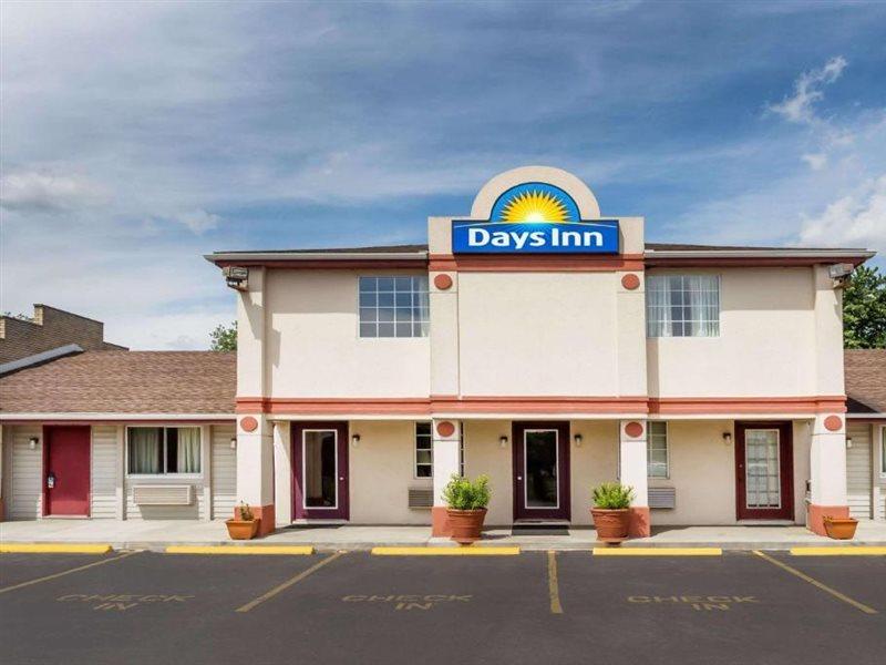 Days Inn By Wyndham Plymouth Kültér fotó