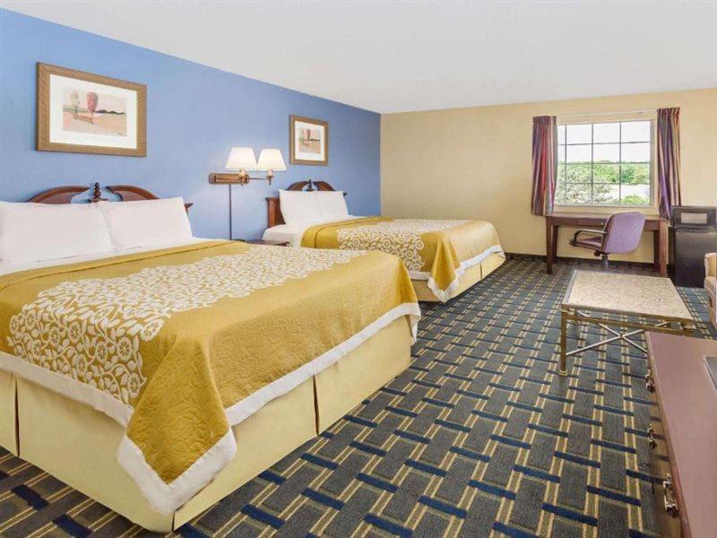 Days Inn By Wyndham Plymouth Kültér fotó