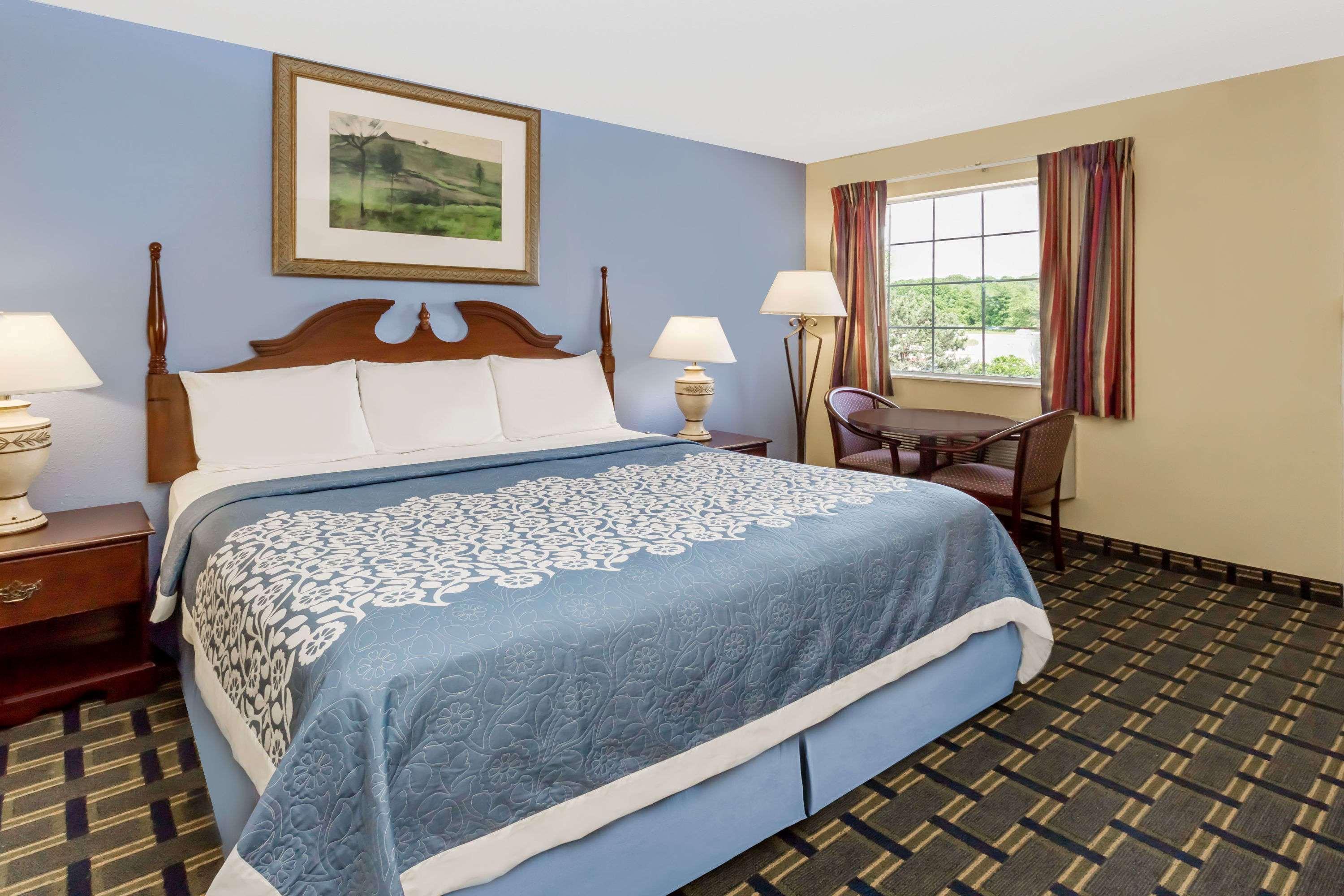 Days Inn By Wyndham Plymouth Kültér fotó