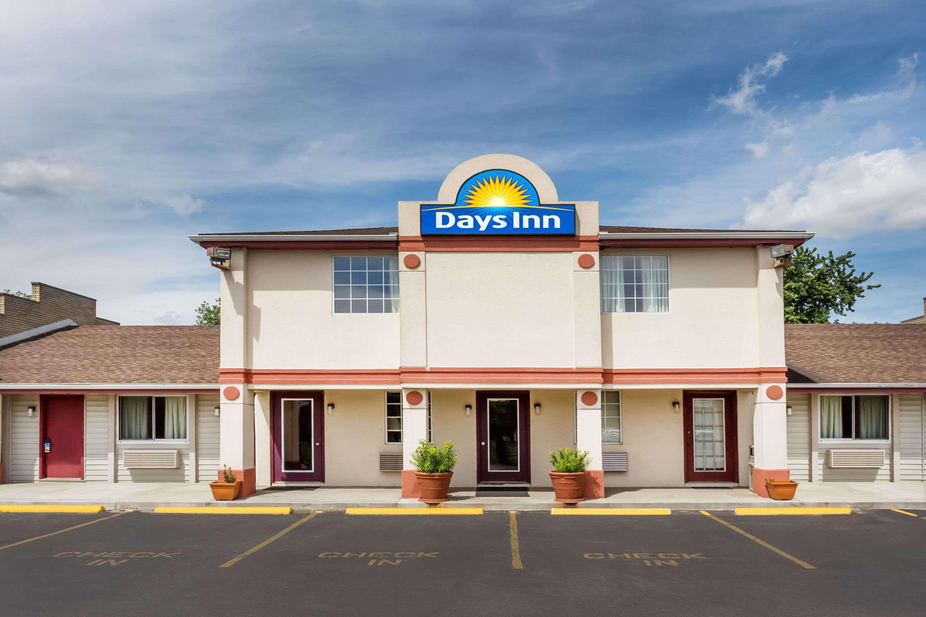 Days Inn By Wyndham Plymouth Kültér fotó