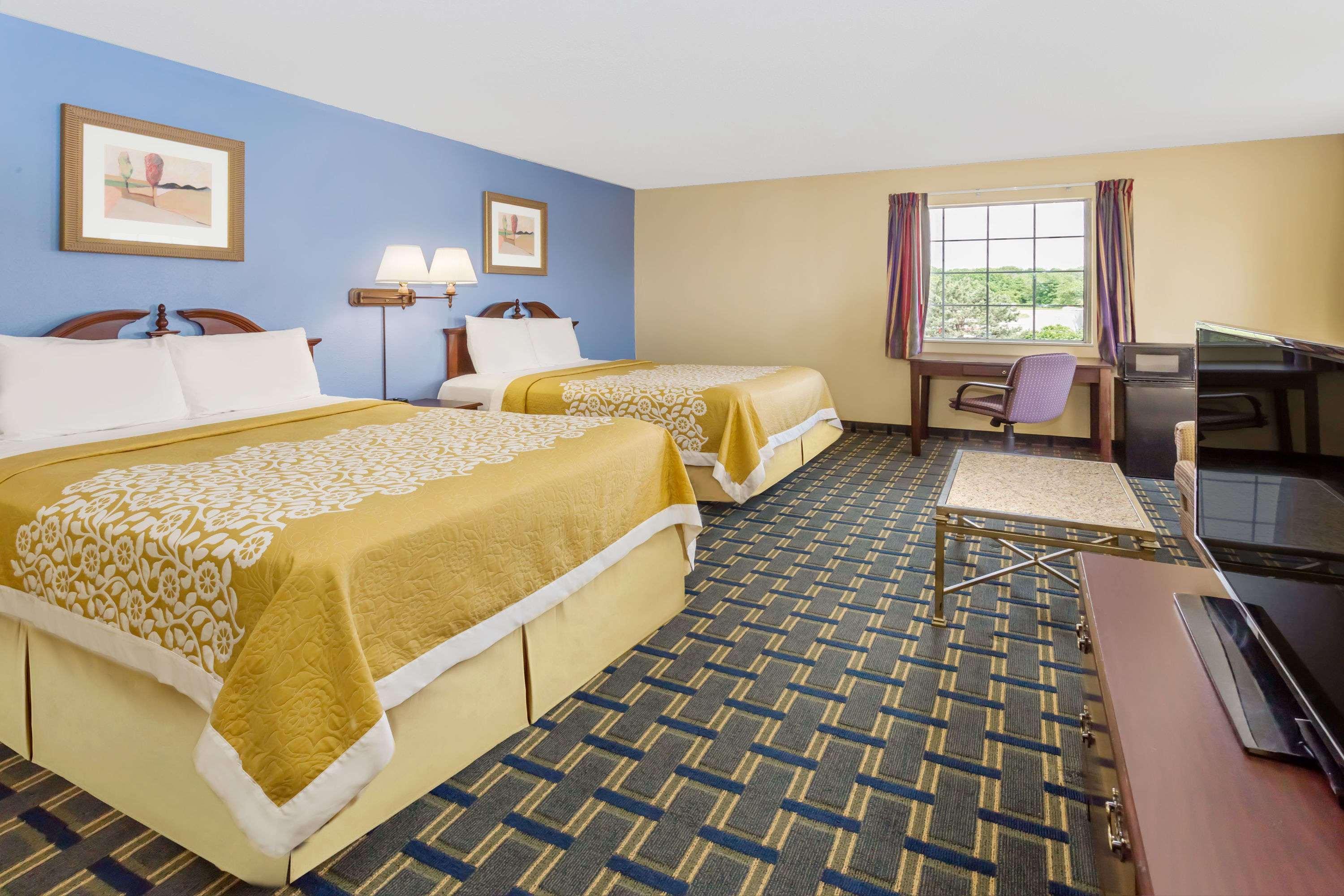 Days Inn By Wyndham Plymouth Kültér fotó