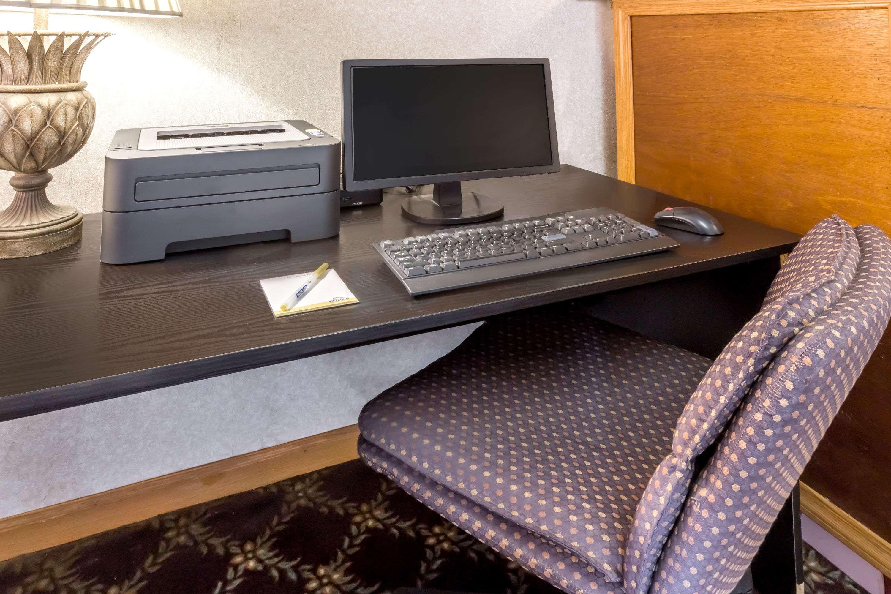 Days Inn By Wyndham Plymouth Kültér fotó
